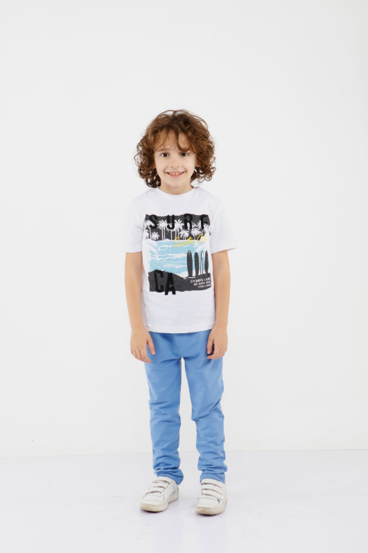 Beyaz T-shirt, Mavi Kot