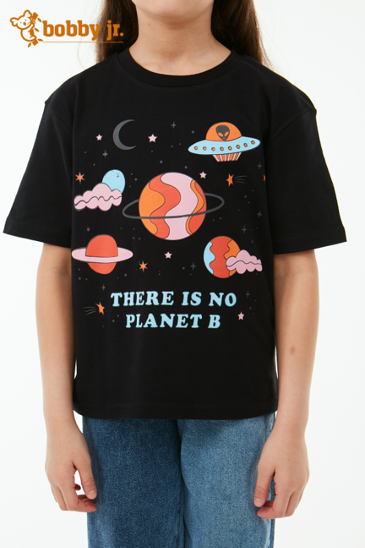 Siyah gezegenler baskılı t-shirt kot pantolon