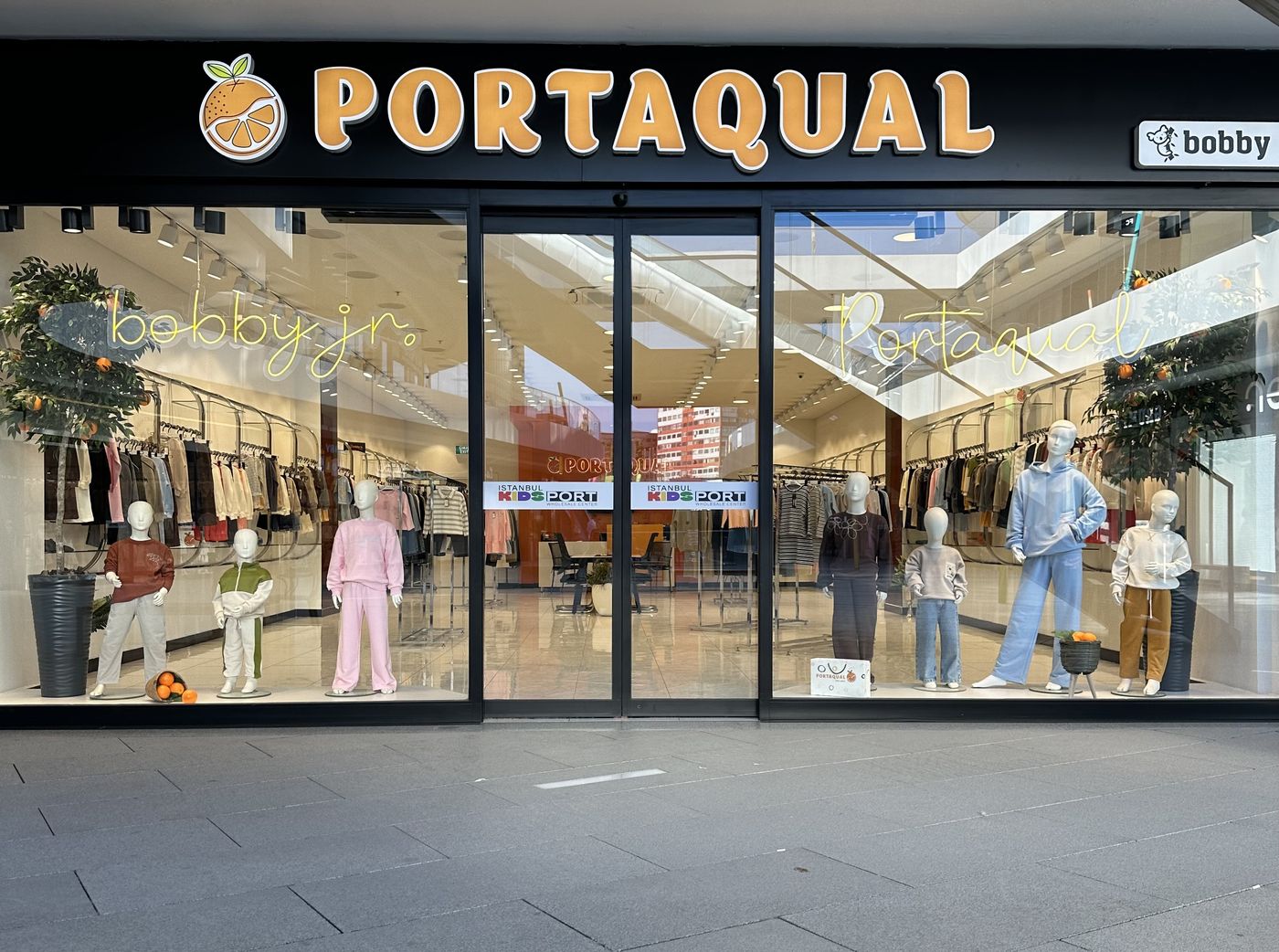 Portaqual Bobby Jr. mağaza vitrini